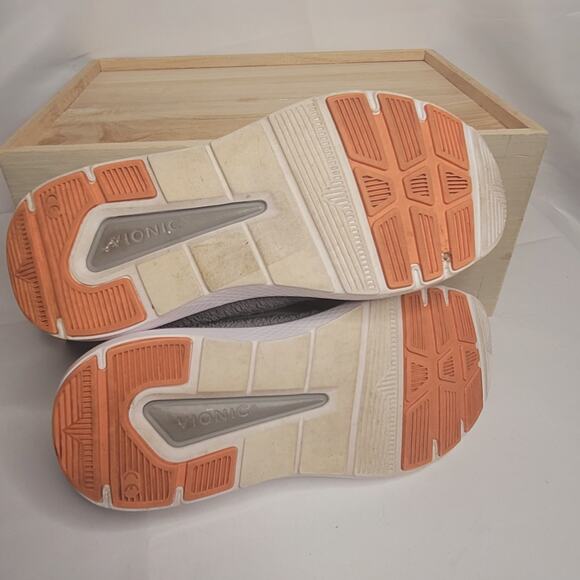 Vionic- Women's Delmar Remi Walking Shoes- Gray in color- size 8 - Picture 5 of 6